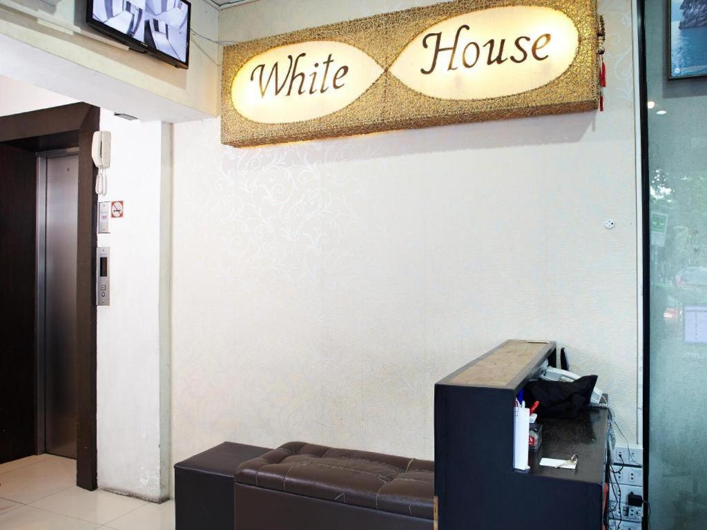 ไวท์ เฮ้าส์ อโศก สุขุมวิท 18 Hotel กรุงเทพมหานคร ภายนอก รูปภาพ