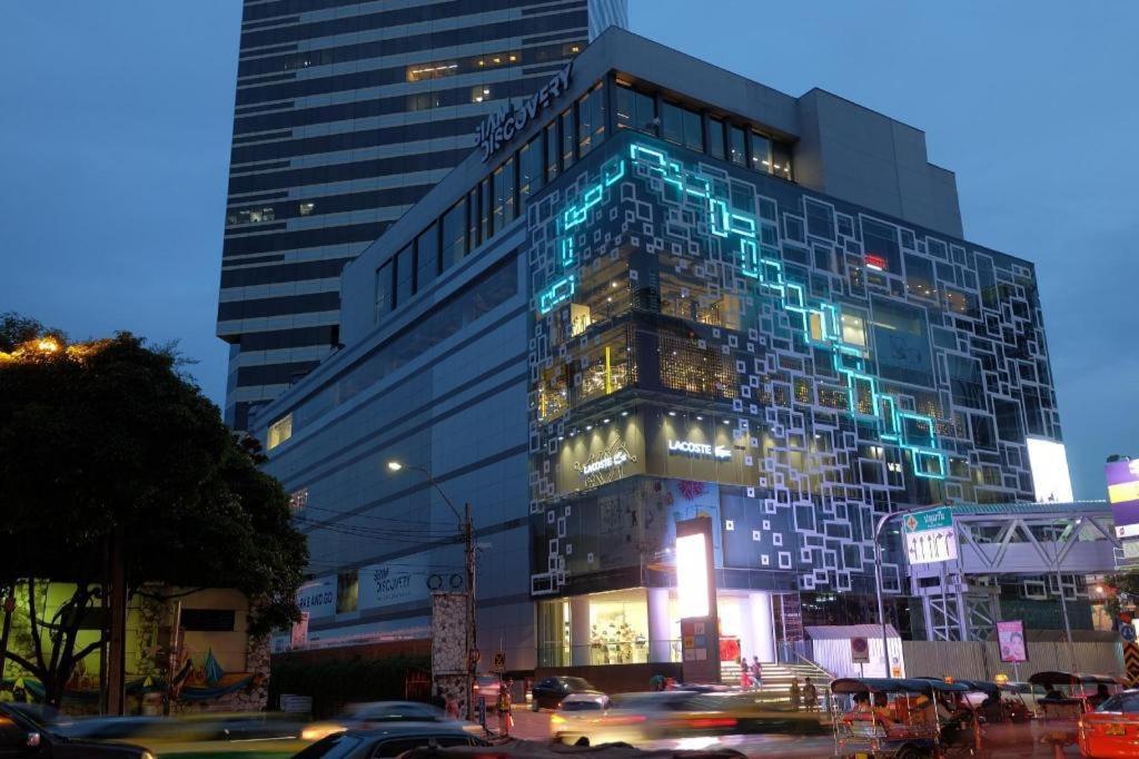 ไวท์ เฮ้าส์ อโศก สุขุมวิท 18 Hotel กรุงเทพมหานคร ภายนอก รูปภาพ